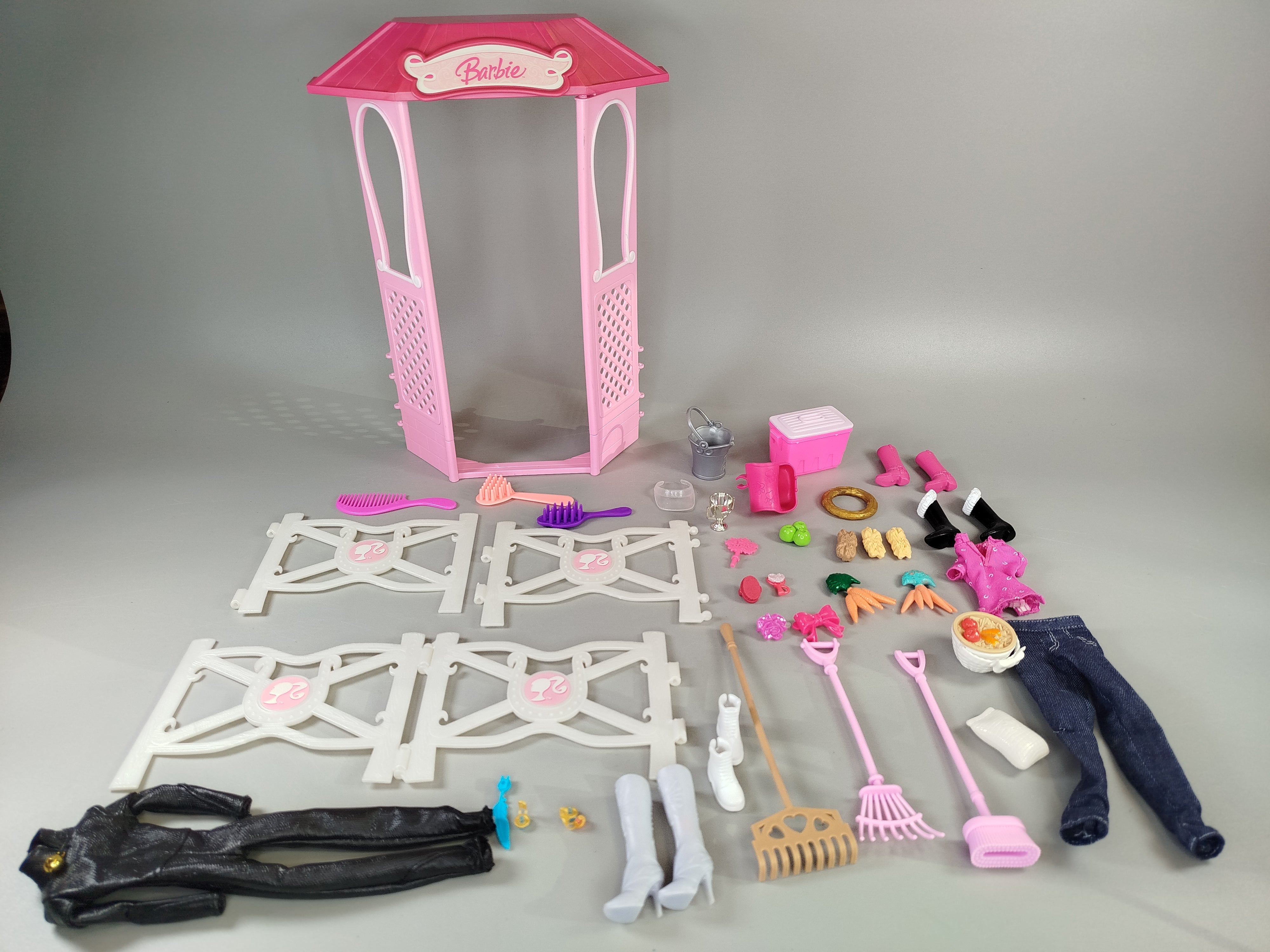 Barbie Bauernhof-Spieleset – Stall, Zäune & Zubehör